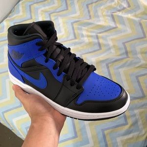 Air Jordan 1 Hyper Royal